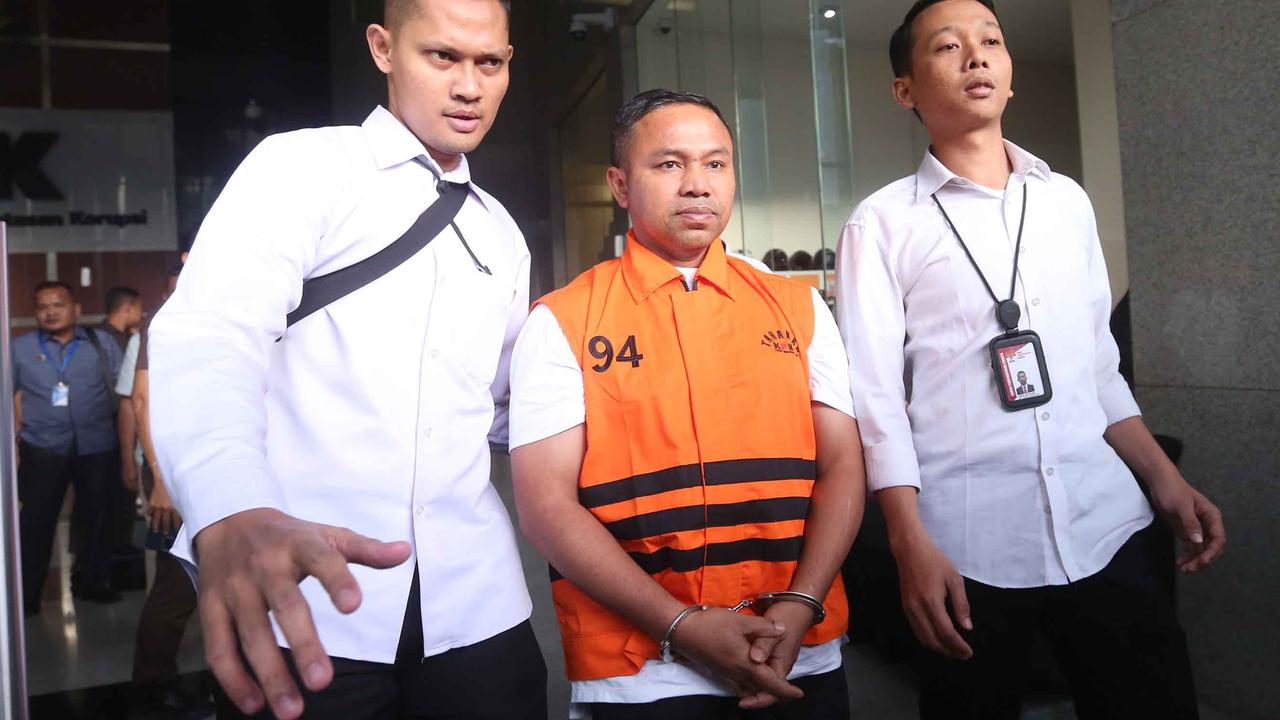 FOTO: Baru 9 Bulan Jadi Gubernur Riau, Abdul Wahid Digelandang KPK dalam Kasus Pemerasan
