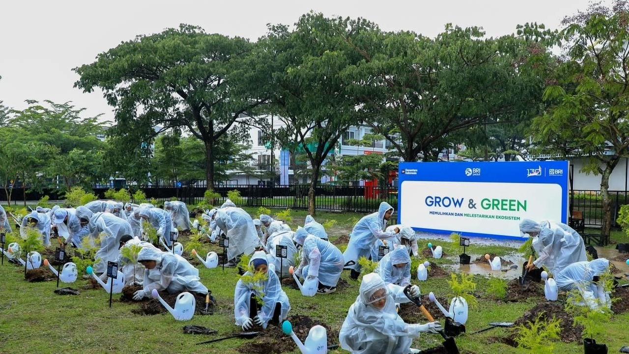 Program BRI Menanam – Grow & Green penanaman dan pemberian 3.000 bibit pohon produktif dan pohon keras di Kiara Artha Park, Bandung