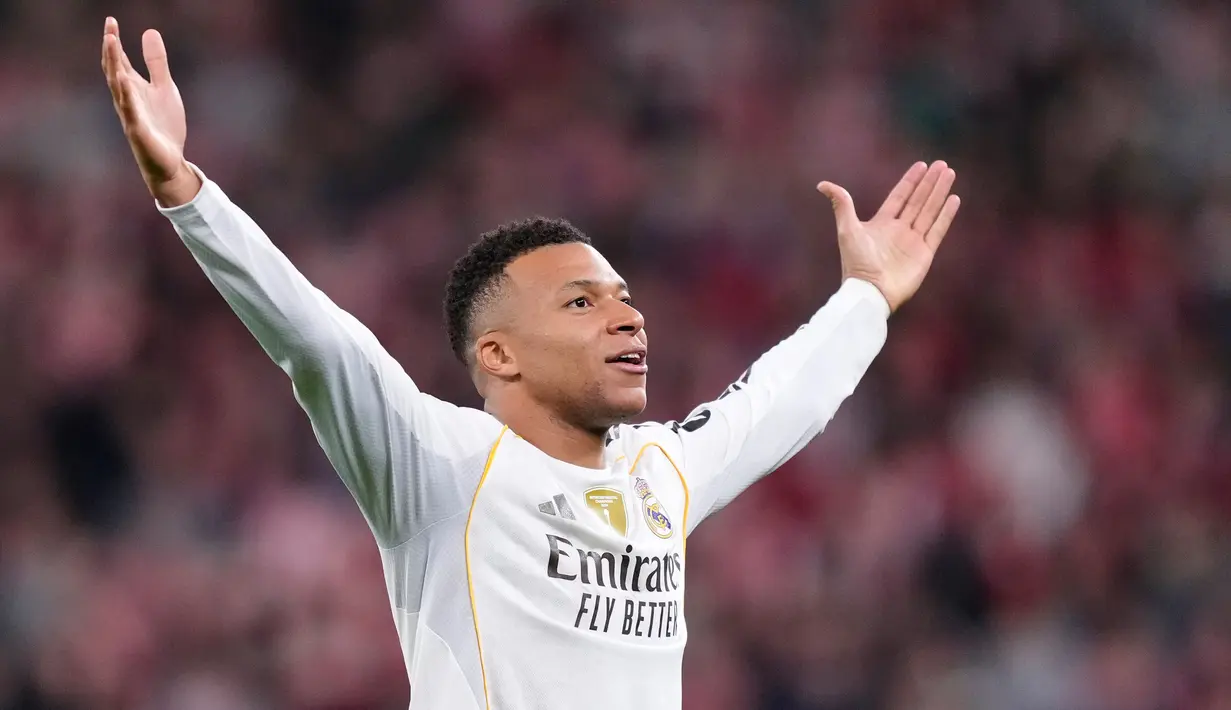 Pemain Real Madrid, Kylian Mbappe melakukan selebrasi setelah mencetak gol ke gawang Athletic Bilbao dalam laga lanjutan Liga Spanyol 2025/2026 di Stadion San Mames, Bilbao, Spanyol, Rabu (03/12/2025). (AP Photo/Jose Breton)