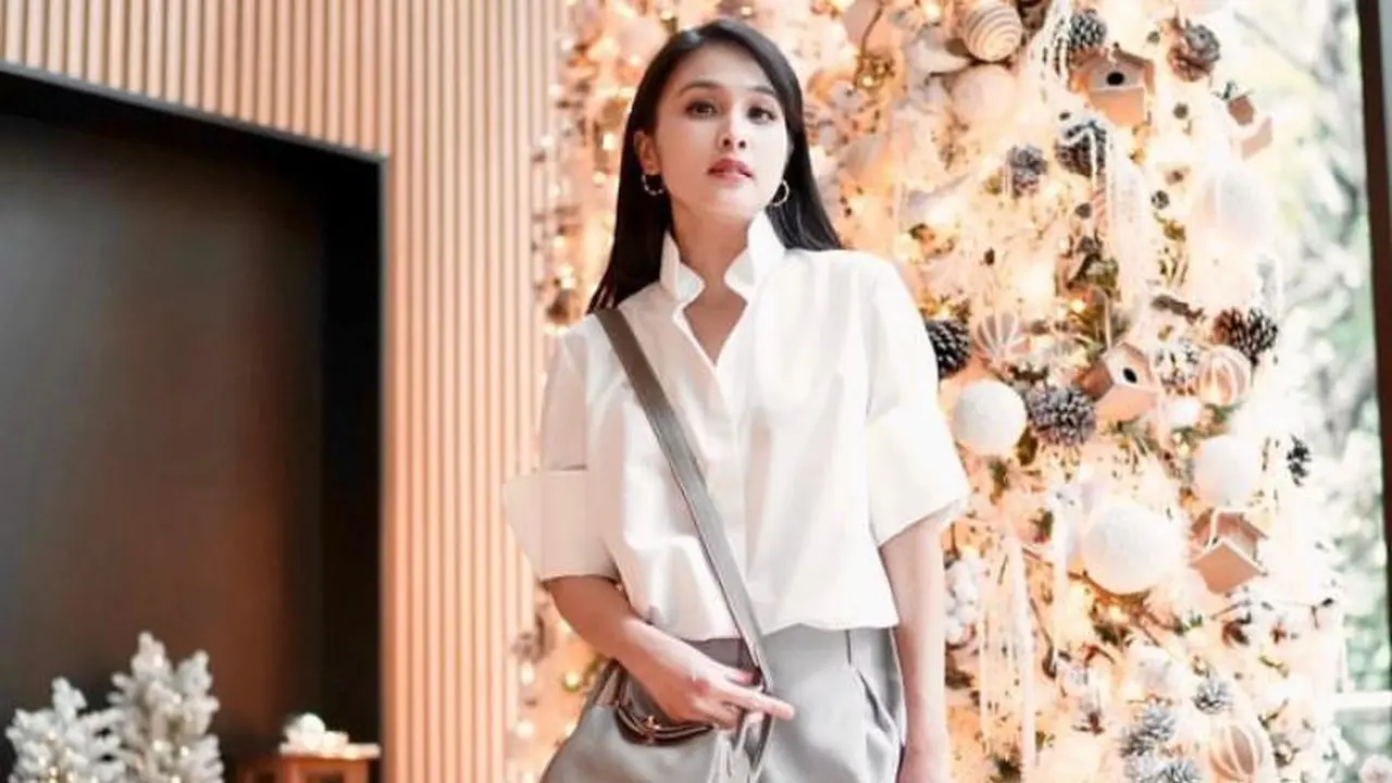 8 Cara Berpakaian Simpel Tapi Keren ala Artis, Nagita Slavina hingga Nikita Willy