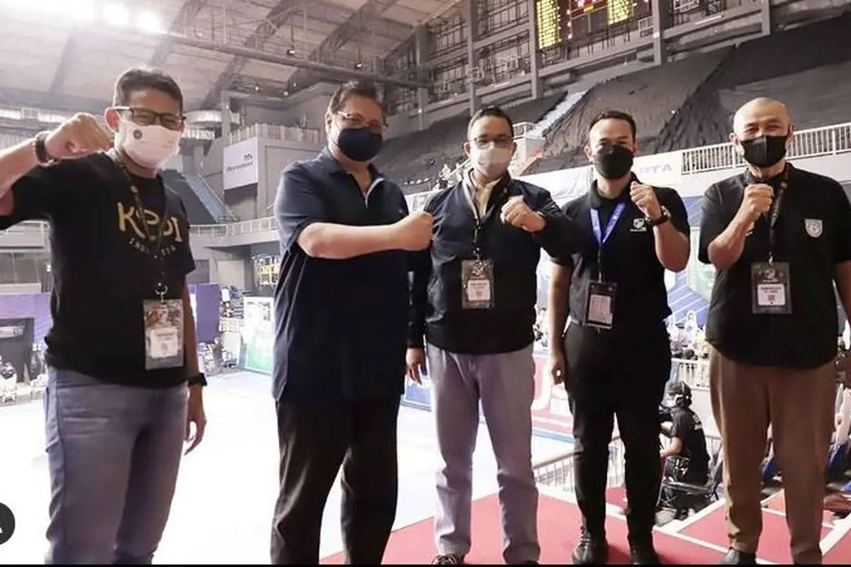 Airlangga Hartarto bertemu dengan Anies Baswedan dan Sandiaga Uno saat menyaksikan pertandingan Indonesian Basketball League (IBL).