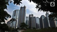 Suasana gedung perkantoran di Jakarta, Sabtu (17/10/2020). International Monetary Fund (IMF) memangkas proyeksi pertumbuhan ekonomi Indonesia 2020 menjadi minus 1,5 persen pada Oktober, lebih rendah dari proyeksi sebelumnya pada Juni sebesar minus 0,3 persen. (Liputan6.com/Johan Tallo)
