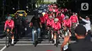 Gubernur DKI Jakarta Anies Baswedan saat bersepeda di Jakarta, Jumat (3/6/2022). Dalam rangka hari bersepeda dunia dan mendukung perhelatan G20 Pemprov DKI dan United Bike berharap bersepeda dapat mendorong masyarakat untuk menjadikan sepeda sebagai alternatif alat transportasi yang lebih banyak digunakan ke depannya. (Liputan6.com/Angga Yuniar)