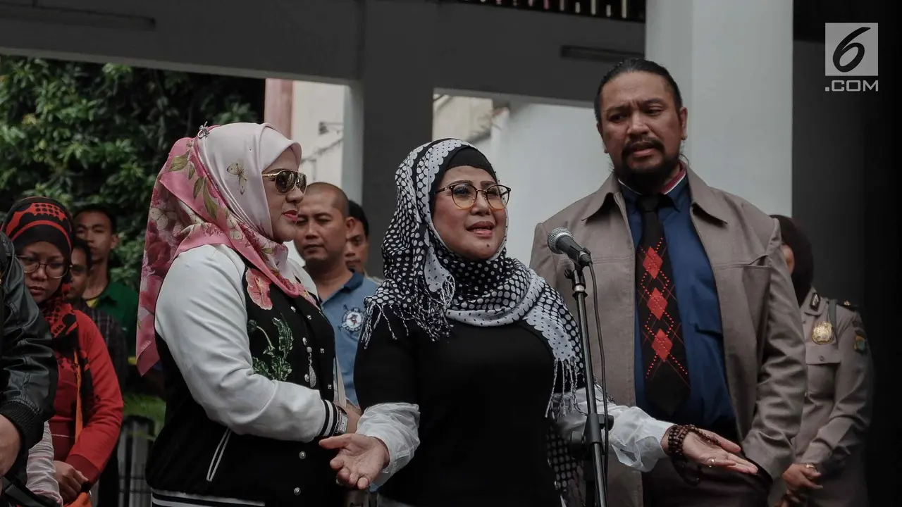 Penuhi Panggilan Polisi, Elvy Sukaesih Diperiksa Sebagai Saksi Dhawiya