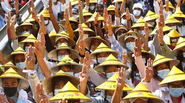FOTO: Aksi Protes Kudeta Militer Myanmar Terus Berlanjut
