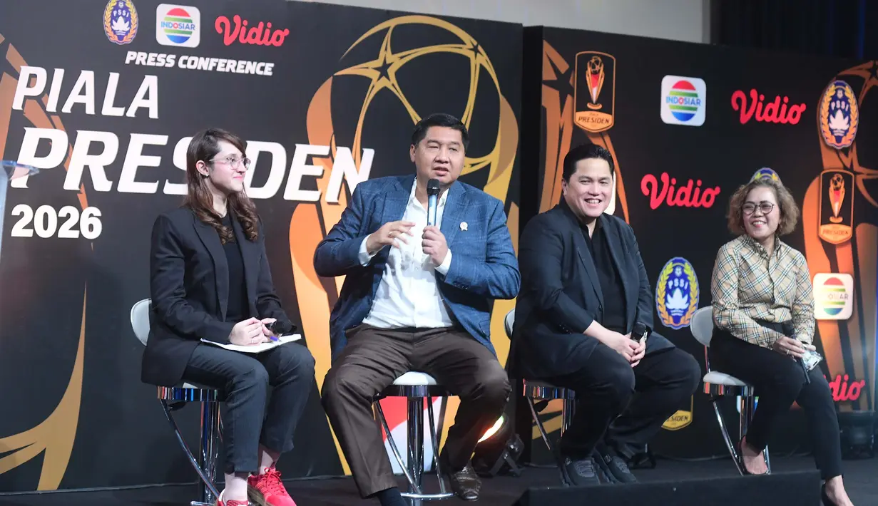 (dari kiri)  Ketua OC Piala Presiden Tsamara Amany, Ketua Steering Committee (SC) Piala Presiden Maruarar Sirait, Ketua Umum PSSI Erick Thohir dan Direktur Emtek Media Harsiwi Achmad saat press conference Piala Presiden 2026 di Studio Lantai 8 SCTV Tower - Senayan City, Jakarta, Senin (06/07/2026). (Merdeka.com/ Arie Basuki)