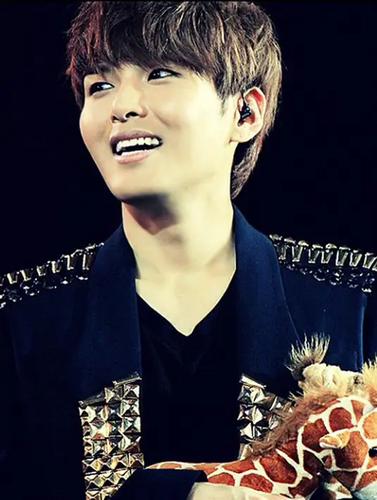 Ryeowook, salah satu personil boyband Super Junior harus rela meninggalkan penggemarnya karena harus memenuhi kewajibannya sebagai warga Korea untuk mengikuti wajib militer. (Instagram/kimryeowooksuju)
