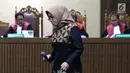 Terdakwa dugaan suap kesepakatan kontrak kerja sama pembangunan PLTU Riau-1, Eni Maulani Saragih saat sidang pembacaan tuntutan di Pengadilan Tipikor, Jakarta, Selasa (22/1). Eni Maulani Saragih dituntut 8 tahun penjara. (Liputan6.com/Helmi Fithriansyah)