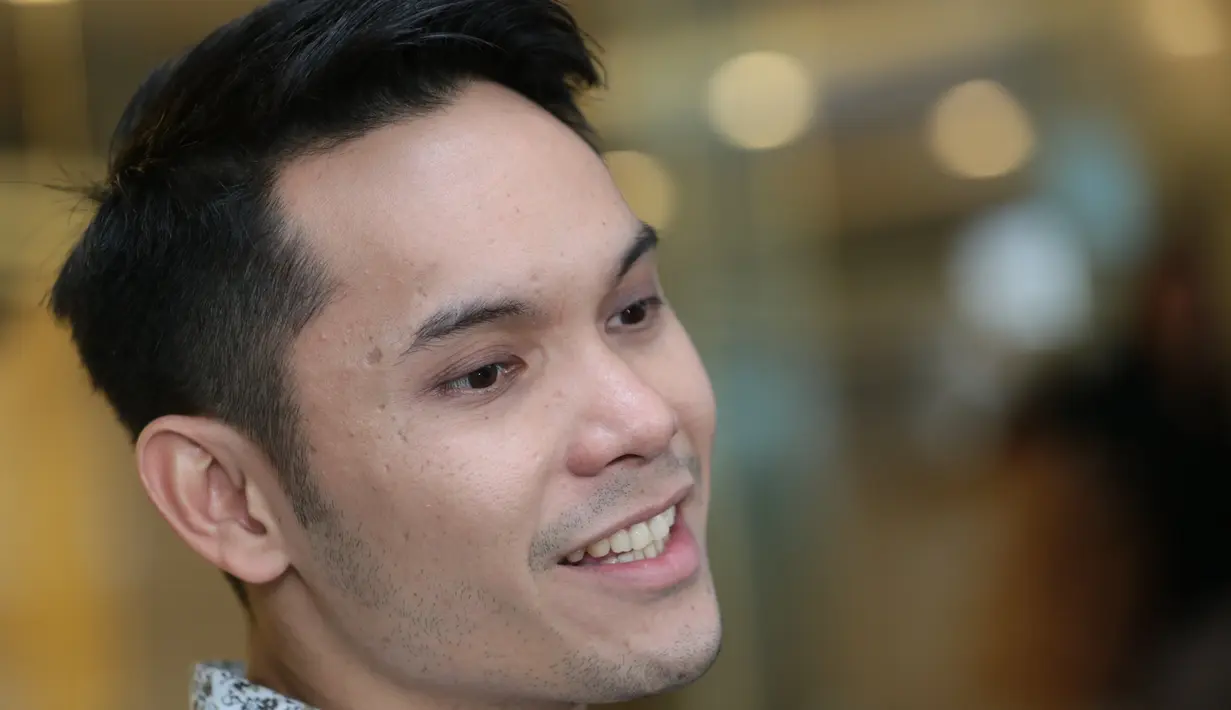 Walau tidak menjalani masa pacaran, Ben Kasyafani berusaha terus untuk mengenali calon istrinya, Nesyana Ayu Nabila (24) alias Ines. (Adrian Putra/Bintang.com)