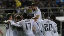 Para pemain Real Madrid merayakan gol saat melawan Cadiz CF pada Copa del Rey (King's Cup) di Stadion Ramon de Carranza, Cadiz, Kamis (3/12/2015) dini hari WIB. (AFP Photo/Cristina Quicler) 