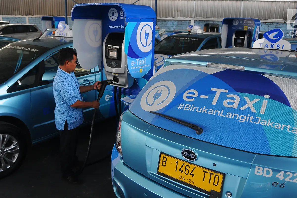 Blue Bird Siap Operasikan Taksi Listrik Pertama di Indonesia
