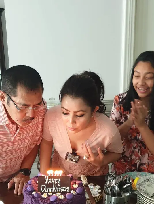 Mayangsari dan Bambang Trihatmojo