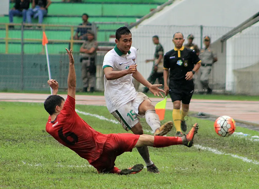 Ricky Fajrin, pilar Timnas Indonesia saat pertandingan melawan Kirgistan di ajang Aceh World Solidarity Tsunami Cup (AWSTC) 2017 pada Rabu (6/12/2017) di Stadion Harapan Bangsa, Aceh. (Bola.com/Eko Deni Sahputra)