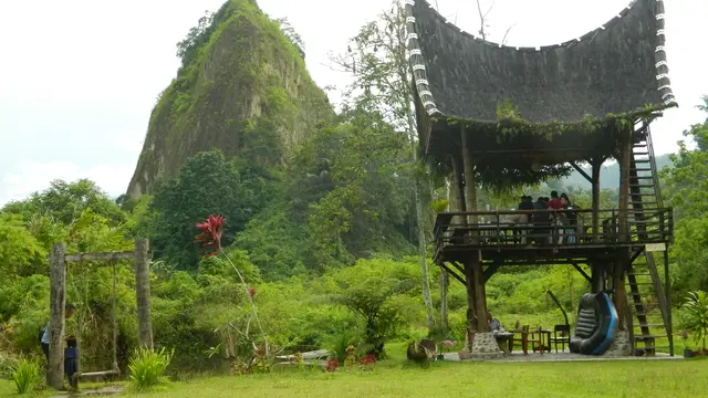 Suasana Taruko Cafe Bukittinggi yang sejuk dan tenang. (Liputan6.com/ Novia Harlina)