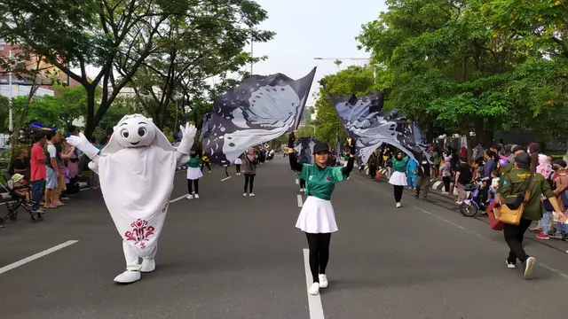 Foto: Maskot Piala Dunia 2022 La'eeb Ikut Meriahkan Car Free Day di Semarang dan Bandung