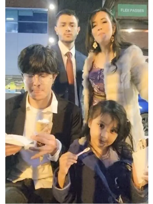 6 Potret Andi Soraya Hadiri Wisuda Shawn Adrian di Kanada, Lulus Sarjana Teknik