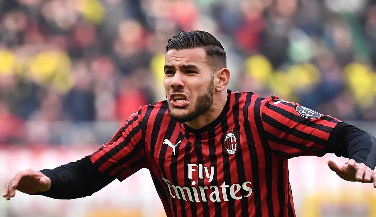 Theo Hernandez (AC Milan) - Pemain jebolan akdemi Atletico Madrid 2013 ini bergabung dengan AC Milan pada 2019 usai membela Real Madrid. Saat ini Theo Hernandez memiliki nilai transfer seharga 32 juta euro. (AFP/Marco Bertorello)