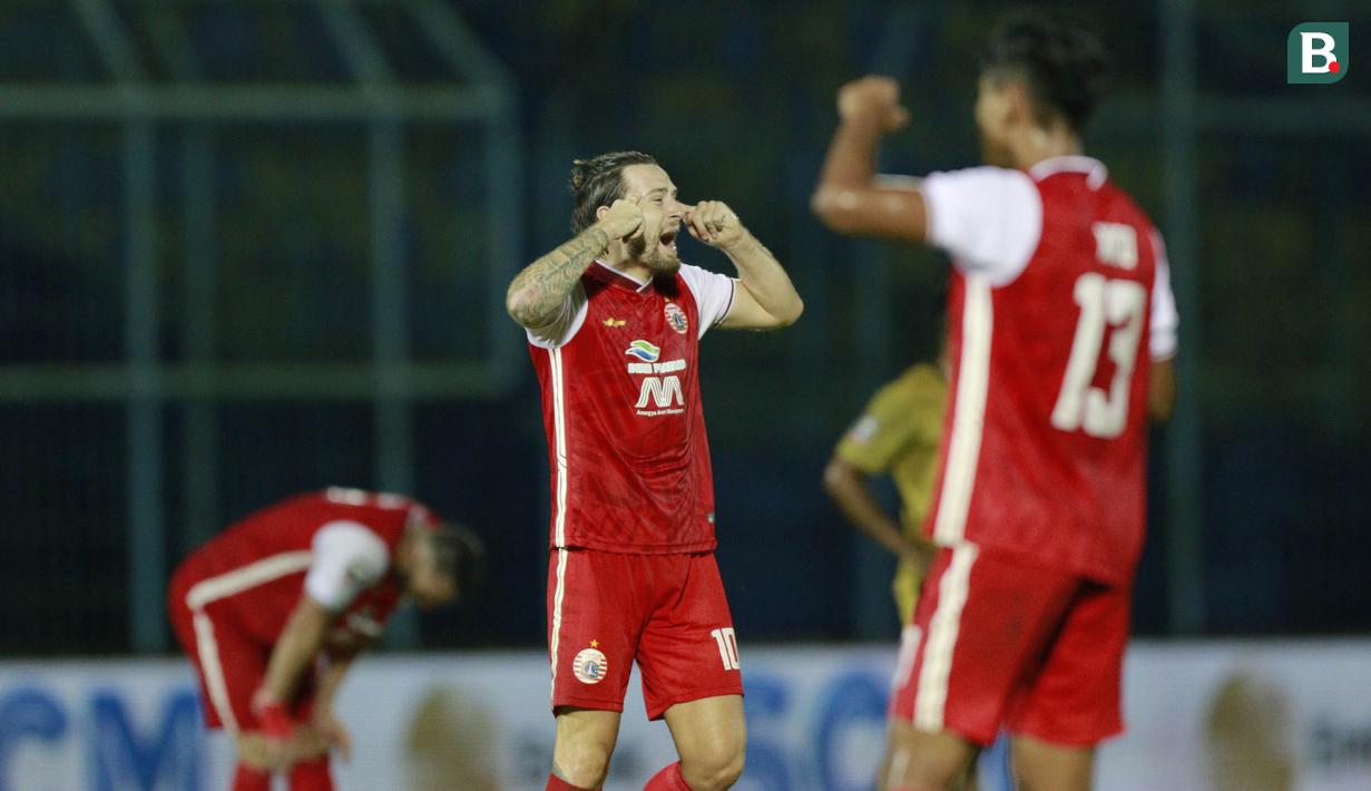 Gelandang Persija Jakarta, Marc Klok, saat melawan Bhayangkara Solo FC pada laga matchday ke-3 Grup B Piala Menpora 2021 di Stadion Kanjuruhan, Malang, Rabu (31/3/2021). (Bola.com/M Iqbal Ichsan)