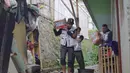 Relawan BRI Peduli menyalurkan bantuan berupa sembako, survival kit, obat-obatan, dan pakaian melalui unit kerja BRI terdekat, dengan memprioritaskan warga yang terdampak paling parah.