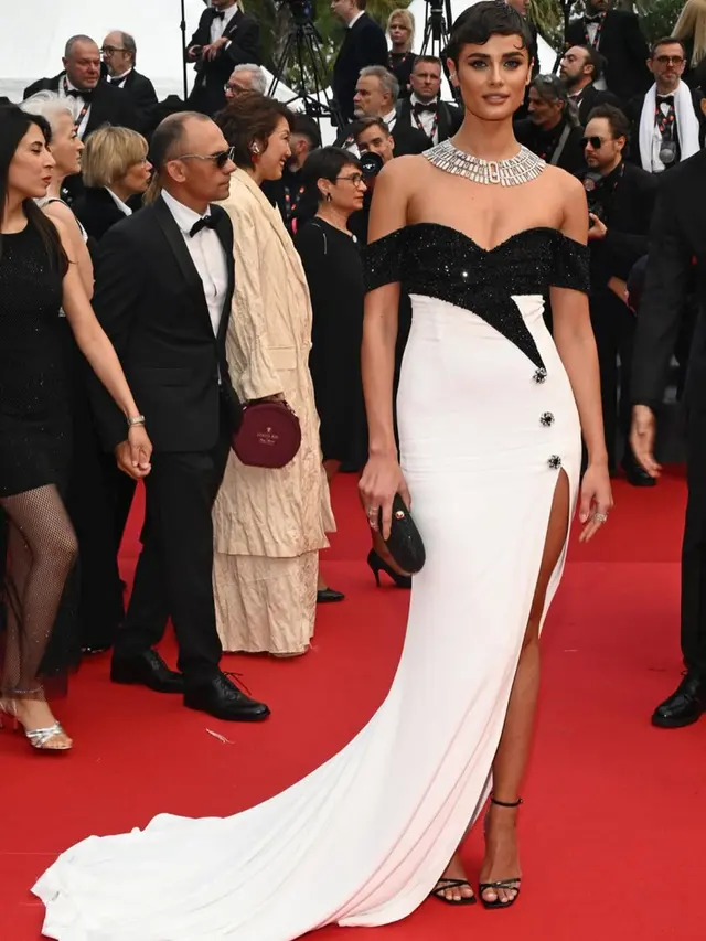 8 Gaya Artis di Pembukaan Festival Film Cannes ke-77, Cinta Laura Pakai Gaun Terinspirasi Burung Jalak Bali