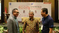 (Ki-ka) Head of Research & Big Data Telkom, Komang Budi, Ketua Majelis Wali Amanah Institut Teknologi Surabaya, Mohammad Nuh, dan Kepala Telkom Regional Jawa Barat, Ketut Budi Utama di Bandung.