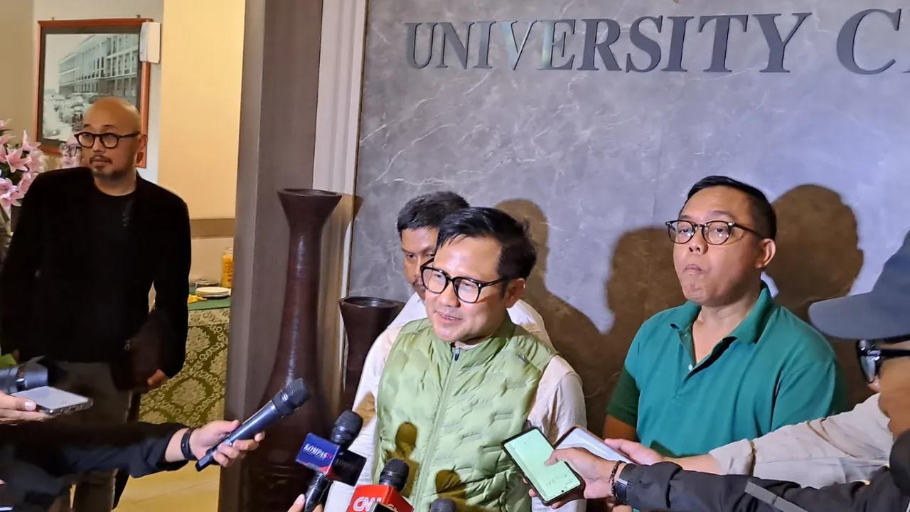 Cak Imin juga menyebut, jika hasil yang dikeluarkan dari lembaga survei itu nantinya akan diuji kredibilitasnya oleh pilihan rakyat.<br>