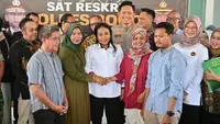 Menteri Pemberdayaan Perempuan dan Perlindungan Anak (PPPA) RI Bintang Puspayoga menghadiri proses penyerahan Bayi tertukar kepada orangtua biologisnya pada Jumat (29/9/2023) di Polres Bogor, Jawa Barat. (Dok Kementerian Pemberdayaan Perempuan dan Perlindungan Anak RI)