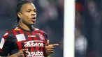 Selebrasi gol ala striker Nice, Loic Remy di laga lanjutan Ligue 1 melawan Toulouse di Ray Stadium, Nice, 22 November 2009. Nice unggul 1-0. AFP PHOTO VALERY HACHE 