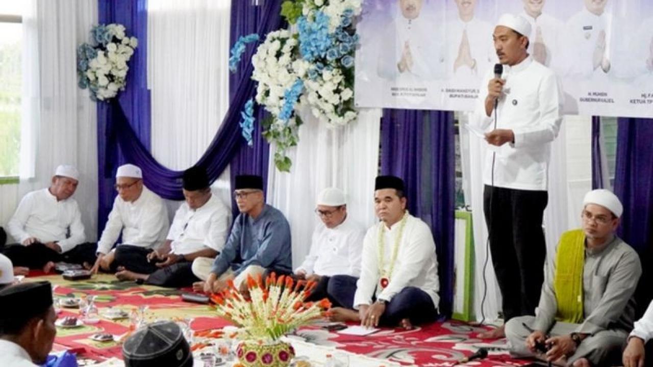 Bupati Banjar Gelontorkan Rp412,8 Juta Dorong Ekonomi Desa Berbasis Keagamaan