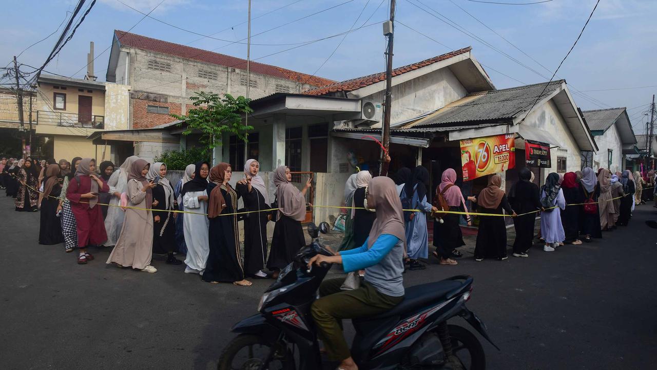 FOTO: Meriah! Siswa Merayakan Hari Santri dengan Doa dan Pawai Kebersamaan