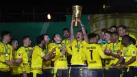 Borussia Dortmund berhasil membungkam RB Leipzig dengan skor 4-1 pada laga final DFB Pokal di Olympiastadion, Berlin, Jumat (14/5/2021) dini hari WIB. (Martin Rose/POOL/AFP)