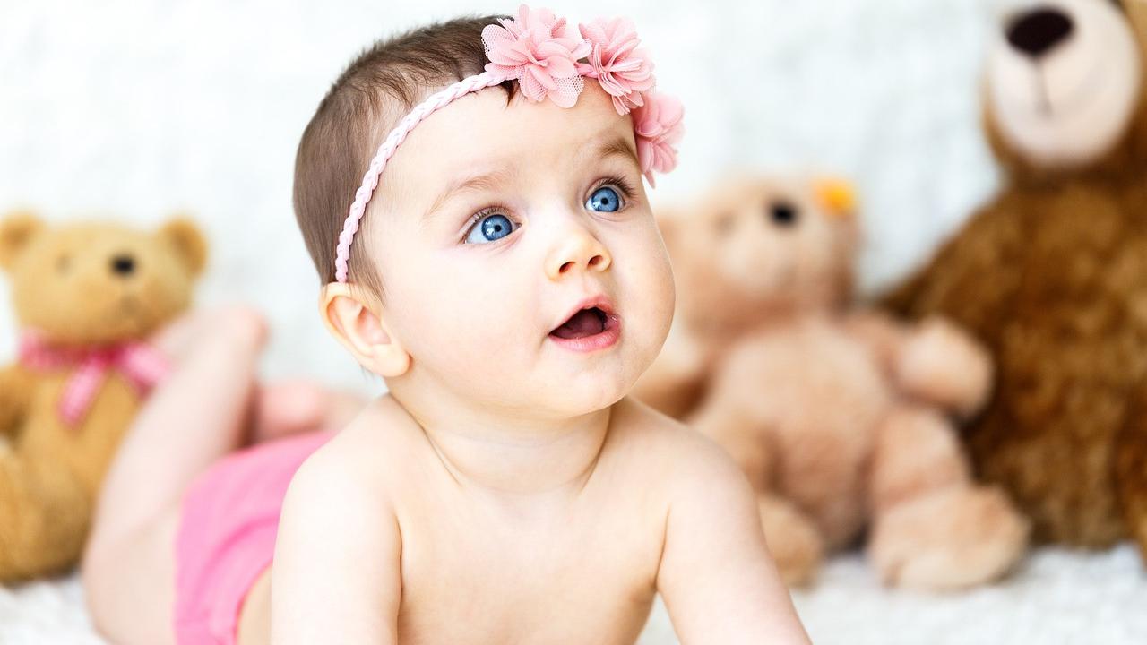 Ilustrasi bayi perempuan