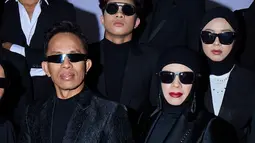 “Kalau ini dijadiin film judulnya apa ya guys?,” tulis di Instagram resmi Gen Halilintar. Namun siapa sangka, netizen justru menanyakan keberadaan Aurel Hermansyah di sesi pemotretan ini. Pasalnya kebersamaan Gen Halilintar ini terasa kurang akan ketidakhadiran menantu dan cucu Geni Faruk. (Liputan6.com/IG/@attahalilintar).