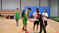 Chef de Mission (CdM) kontingen Indonesia di SEA Games 2023, Lexyndo Hakim, mengunjungi pemusatan latihan nasional (pelatnas) tahap kedua tim nasional basket 3x3 putra, di Playfield Court, Palmerah, Jakarta Barat, pada Selasa 26 April 2023. (Dok. NOC Indonesia)
