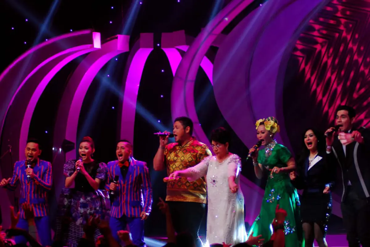 Titiek Puspa Tampil Membuka Konser Final D Academy