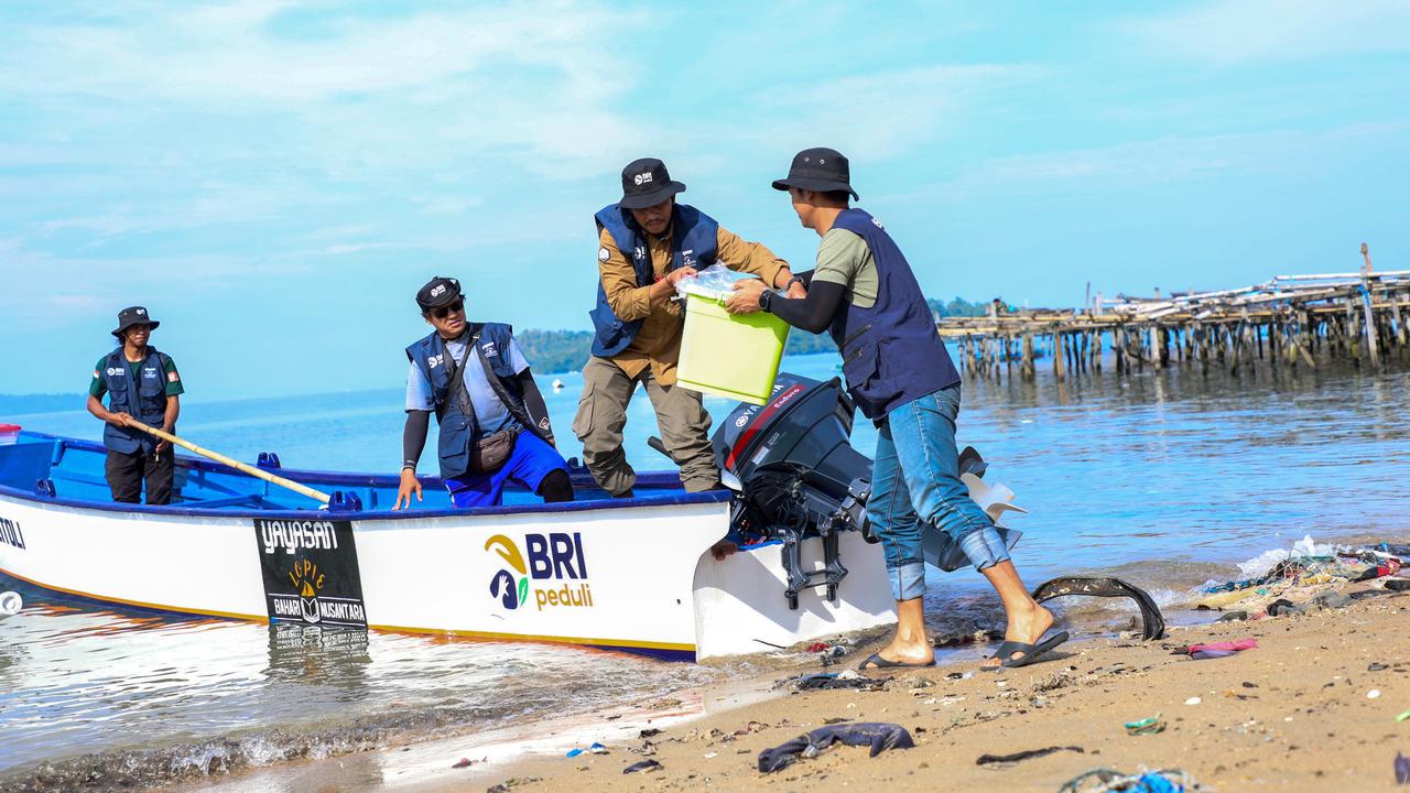 BRI Peduli Salurkan Bantuan Perahu Literasi Wilayah Pesisir Tolitoli