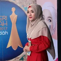 Audisi Puteri Muslimah Indonesia 2017 kembali digelar. Kota Bandung menjadi giliran selanjutnya setelah Surabaya dan Yogyakarta. Minggu, 9 April 2017, para mojang Bandung memadati lokasi audisi. (Deki Prayoga/Bintang.com)