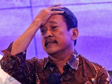 Ekspresi Menteri Kelautan dan Perikanan Sakti Wahyu Trenggono saat menyampaikan keterangan terkait kebijakan Presiden Joko Widodo atau Jokowi yang kembali mengizinkan ekspor pasir laut di Gedung KKP, Jakarta, Rabu (31/5/2023). (Liputan6.com/Angga Yuniar)