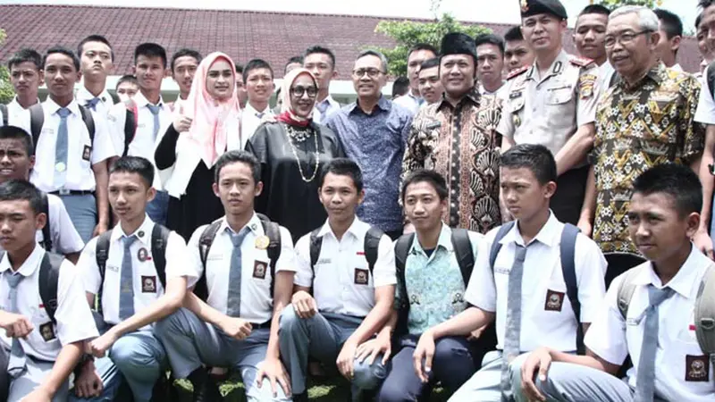 Pulang Kampung, Ketua MPR Kunjungi Sekolah Kebangsaan di Lampung