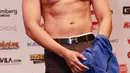 Marcellino Lefrandt pamerkan tubuhnya yang berotot  di acara Pop Con Asia 2015, Jakarta Convention Center, Jakarta Selatan, Sabtu (8/8/2015). (Wimbarsana/Bintang.com)