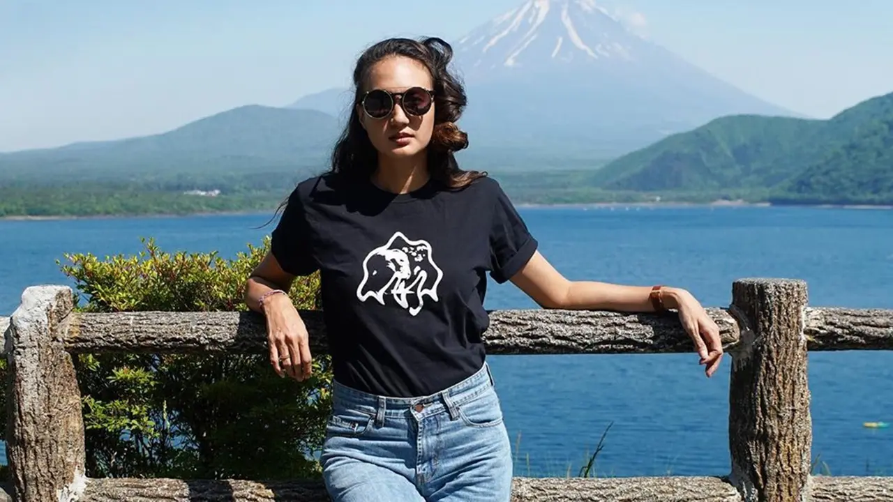 Gaya Liburan Nadine Chandrawinata di Alam Bebas, Memesona