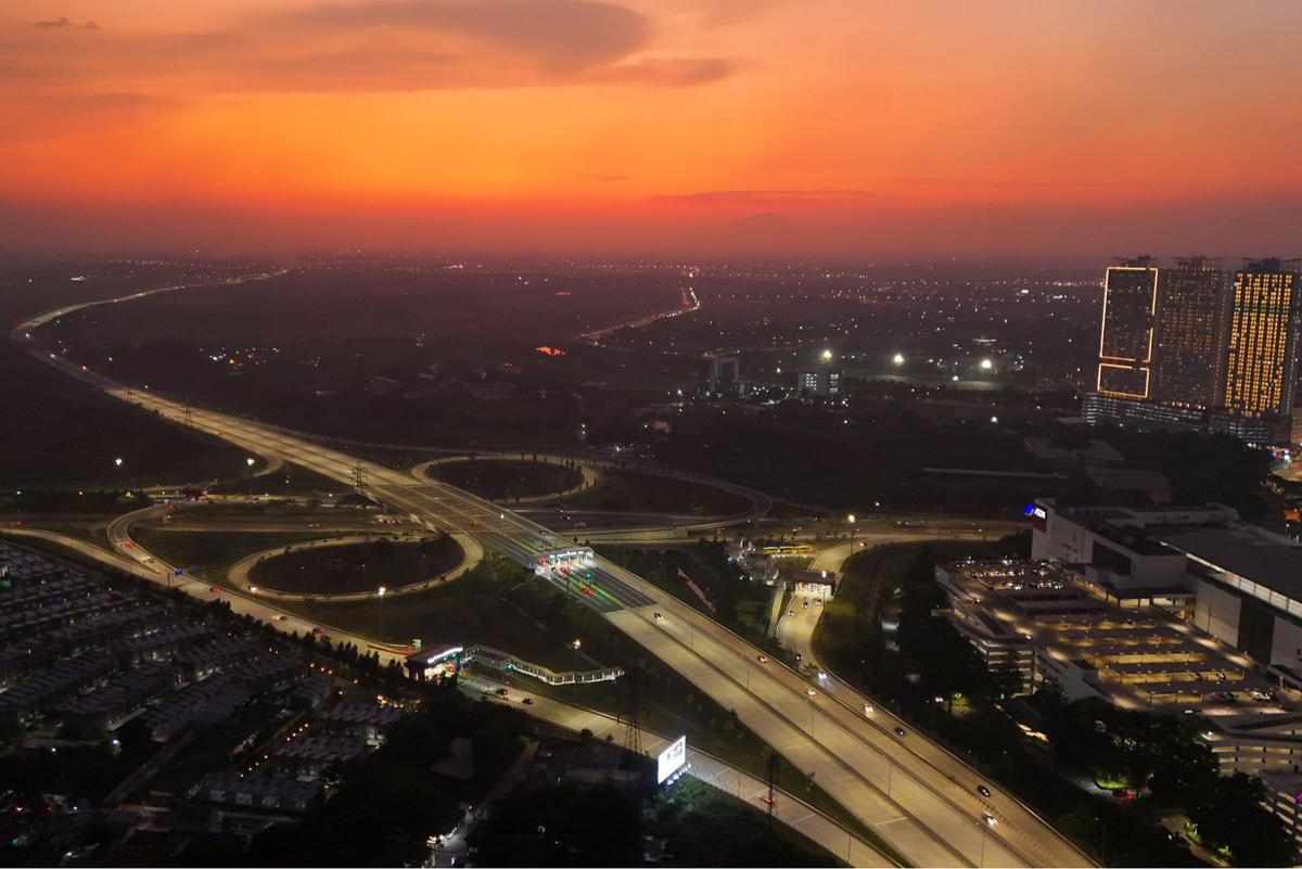 Keindahan Senja di Simpang Susun CBD Tol Serpong-Balaraja