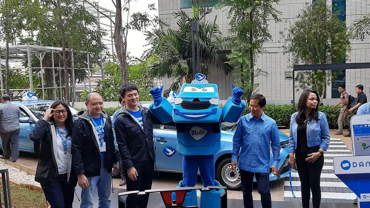 PT Blue Bird Tbk menggandeng dompet digital DANA, sebagai salah satu alternatif metode pembayaran nontunai di aplikasi My Bluebird.