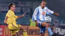 3. Juan Sebastian Veron -  Bintang Argentina ini menjadi pengatur serangan di lini tengah skuat Biancazzurri kala itu.  Ia menyumbangkan 11 gol untuk Lazio. (AFP/Gabriel Bouys)