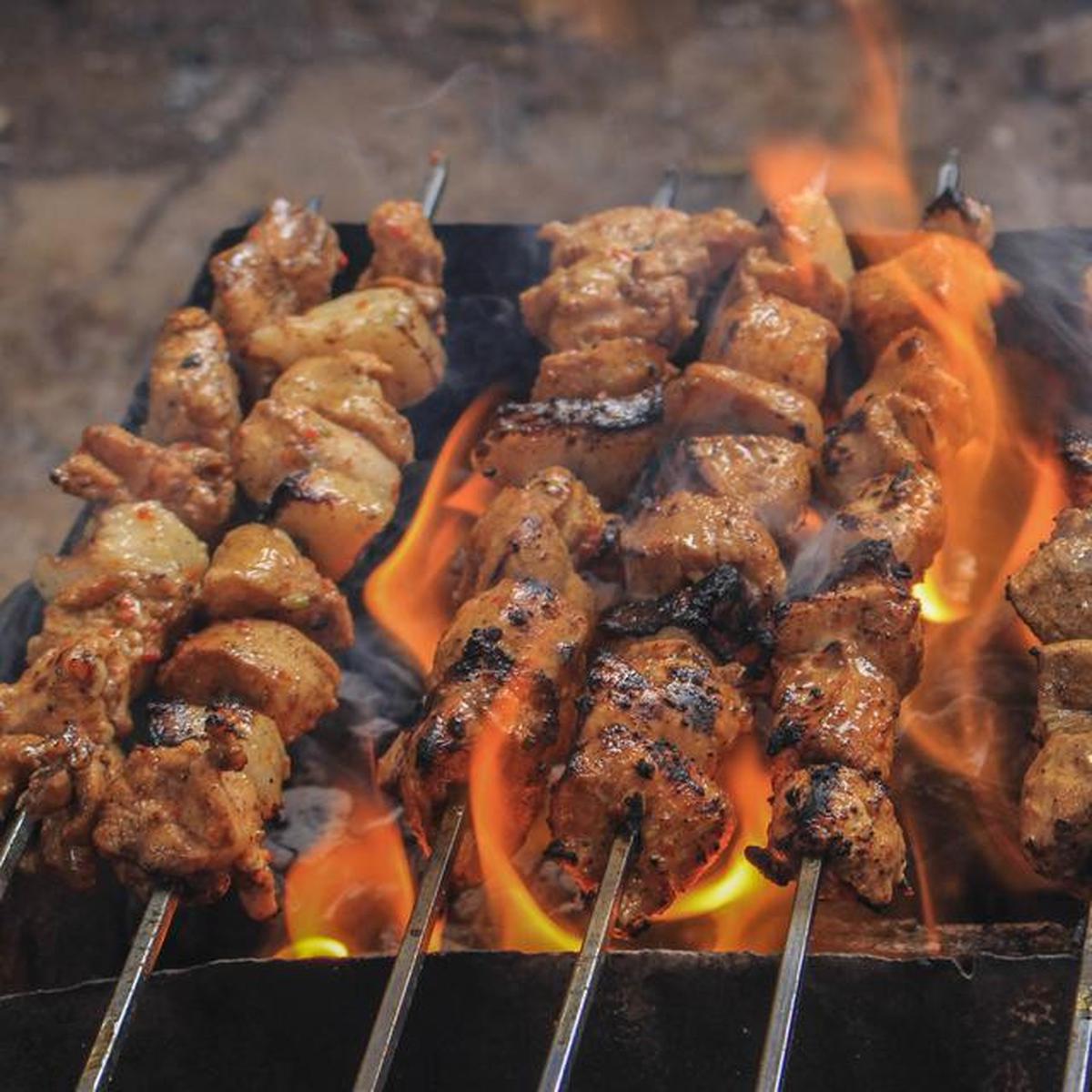 6 Rekomendasi Tempat Makan Sate di Puncak Bogor yang Paling Enak dan Wajib Dicoba di 2025
