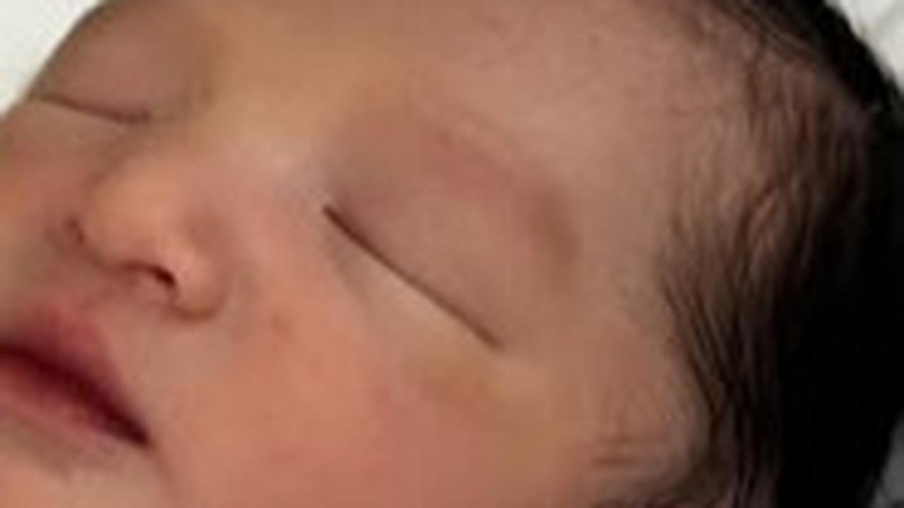 Ganteng dan Menggemaskan, Potret Baby Ahmad Cadmael Anak Pertama Chand Kelvin dan Dea Sahirah