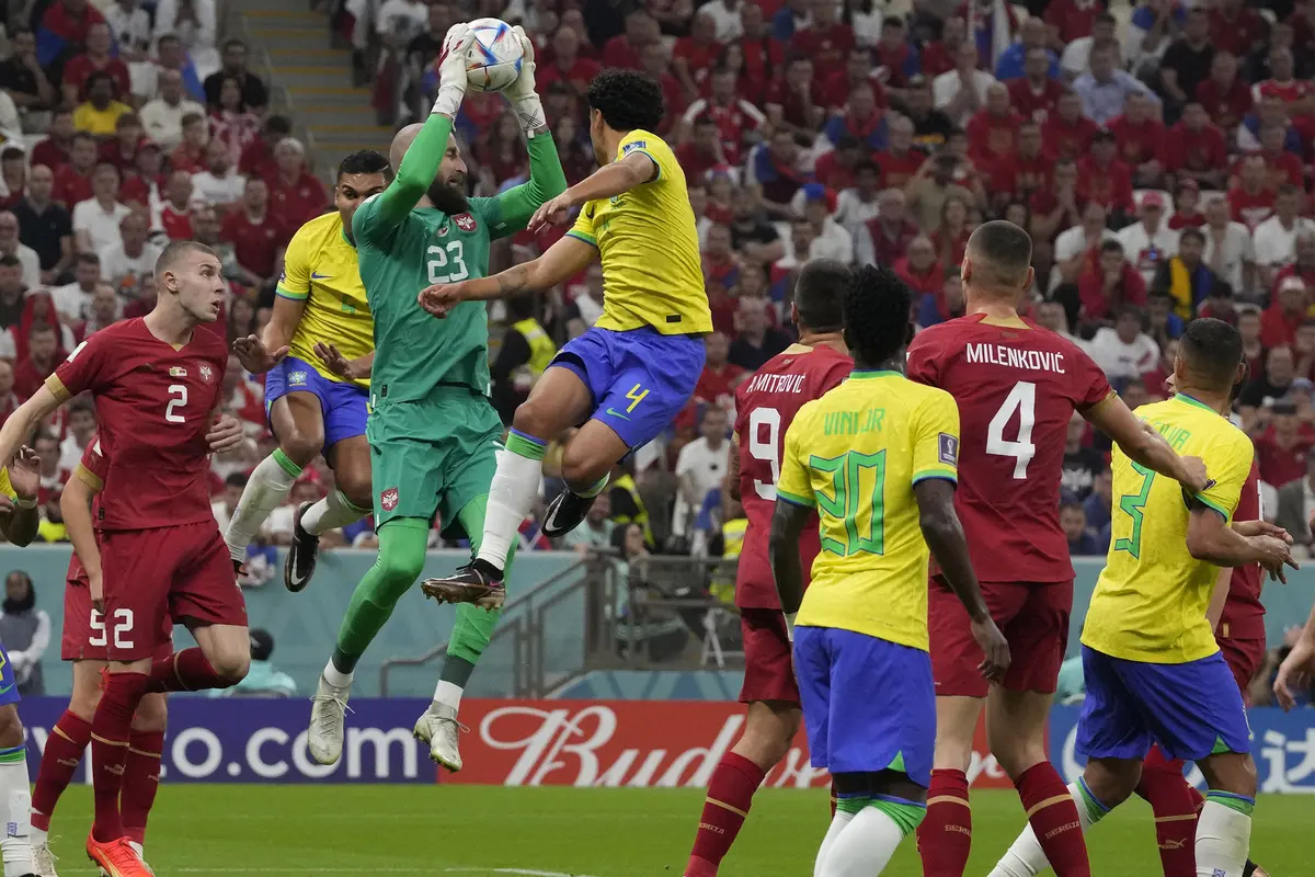 Foto: Richarlison Cetak Gol Indah ke Gawang Serbia saat Laga Perdana Timnas Brasil di Piala Dunia 2022