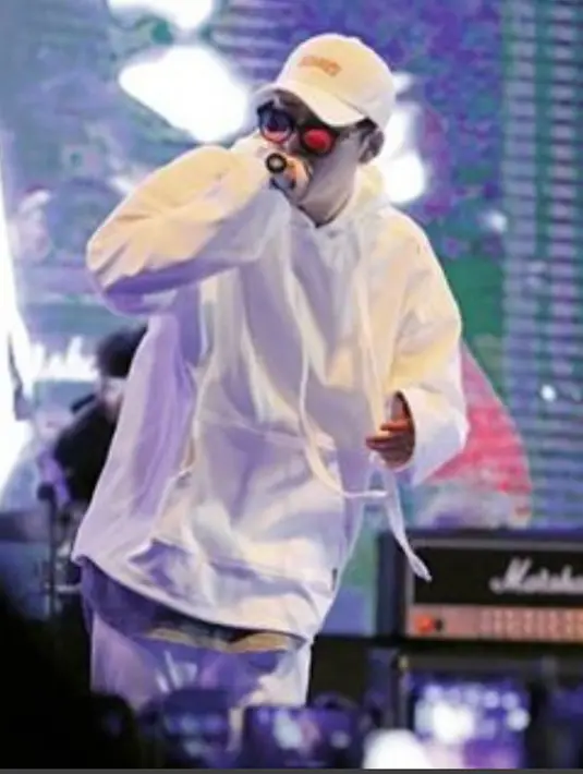 Zico dan Park Kyung sudah akrab sejak kecil dan tentu saja jika keduanya sudah memiliki rangkaian cerita yang indah selama ini. (Instagram/qkrrud78)