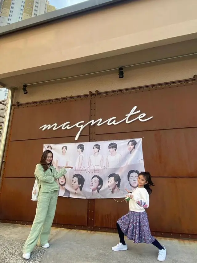 Bak Warga Lokal, 10 Gaya Kece Ayu Ting Ting Liburan di Korea Selatan
