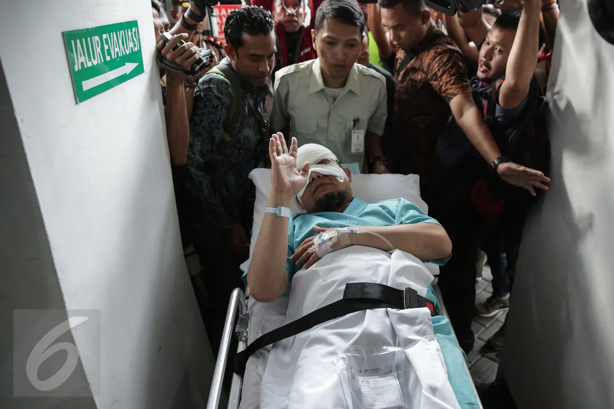 Novel Baswedan Tiba di RS Jakarta Eye Center- Faizal Fanani-20170411